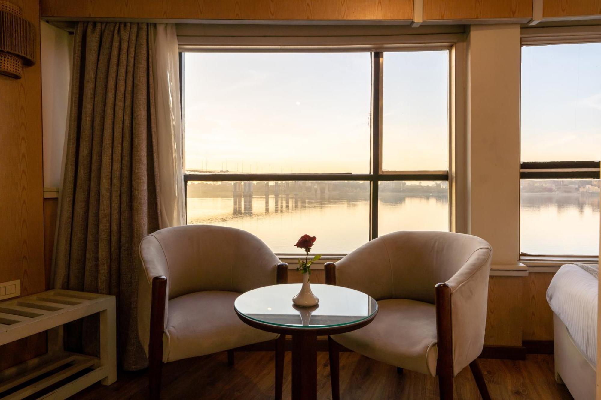 Magic I Nile Cruise Deluxe Boat The Scheduled Departure Is On Saturday For A 7-Day Nile Cruise Hotel Luxor Exterior photo