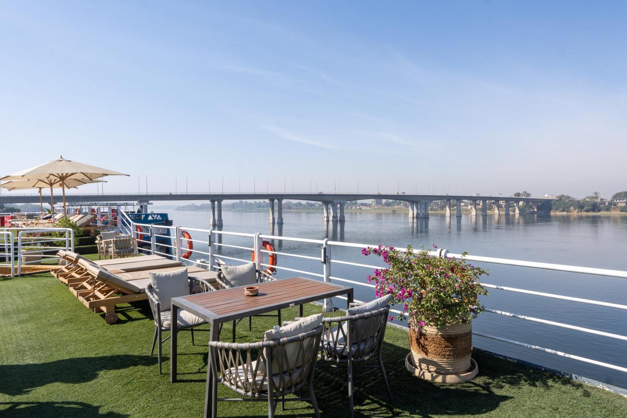 Magic I Nile Cruise Deluxe Boat The Scheduled Departure Is On Saturday For A 7-Day Nile Cruise Hotel Luxor Exterior photo